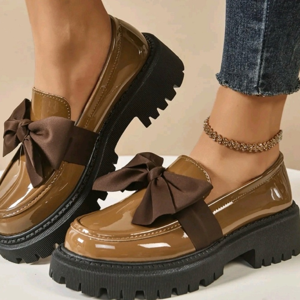 Elegant Brown Patent Platform Loafers with Bow Accent NWT - Picture 4 of 5
